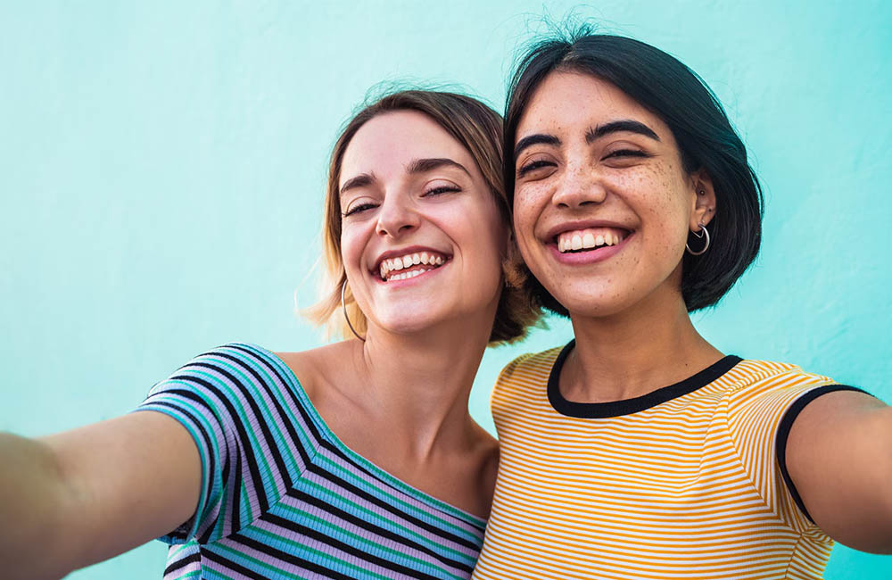 Camera selfie 12MP tái tạo hình ảnh rõ nét với màu sắc tự nhiên