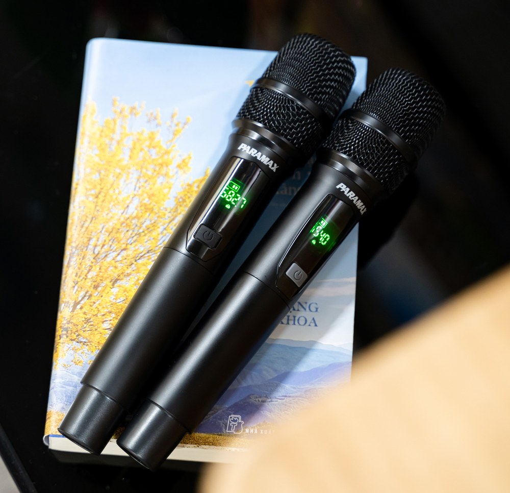 2 micro không dây UHF có khả năng thu âm tốt