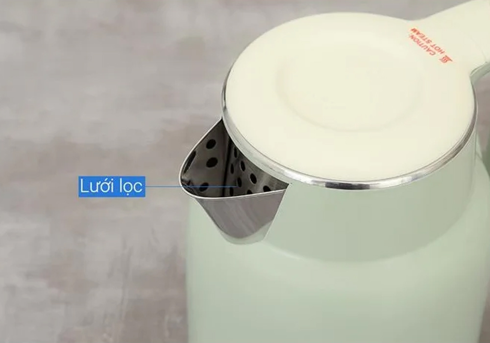 Lưới lọc bã trà tích hợp tại vòi rót giúp giữ lại cặn trà hiệu quả