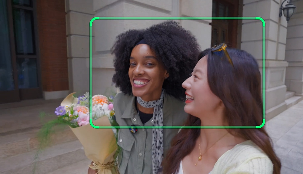 Insta360 Luna Ultra Creator Bundle hỗ trợ tính năng Theo dõi nhóm