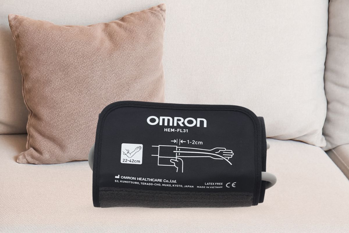 Vòng bít Intelliwrap ™ 360° của máy đo huyết áp Omron HEM-7156T