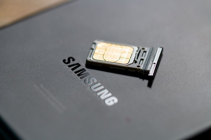 Kiểm tra Sim để sửa lỗi điện thoại Samsung không gọi được