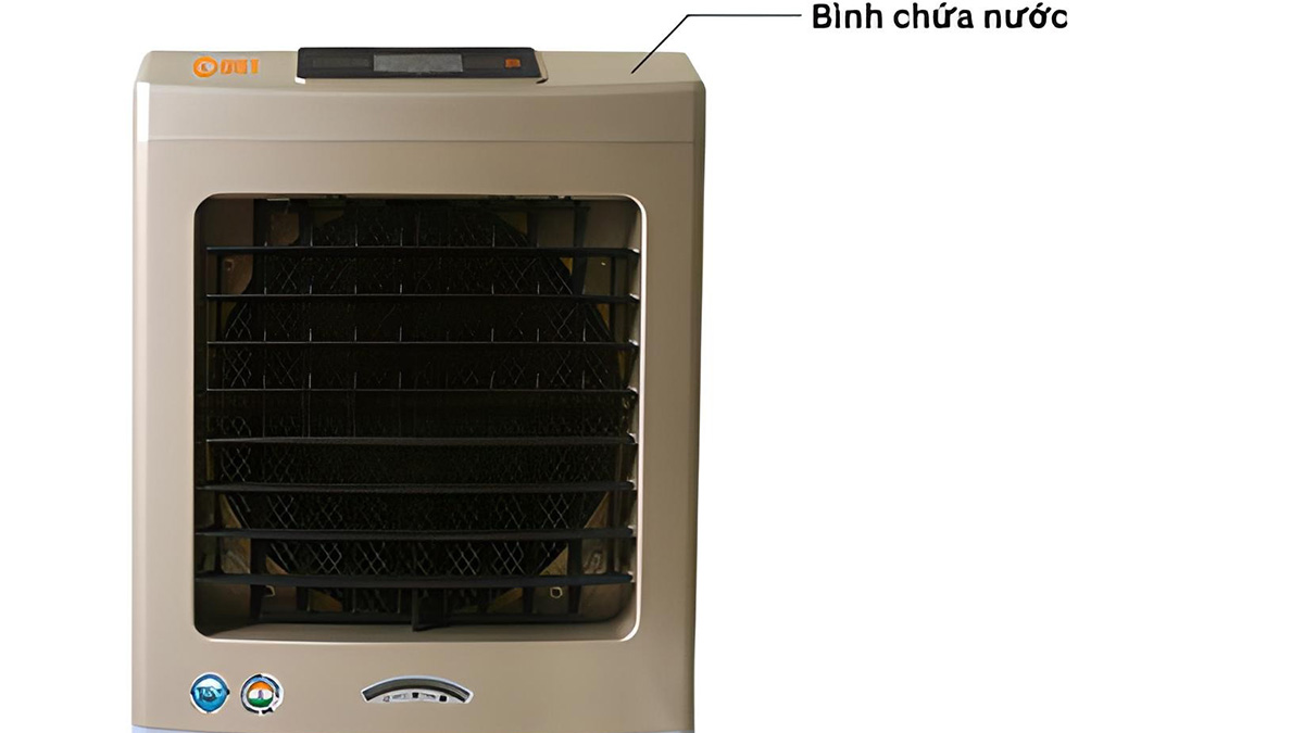 Dung tích bình chứa của Comet CM8826 khá lớn 