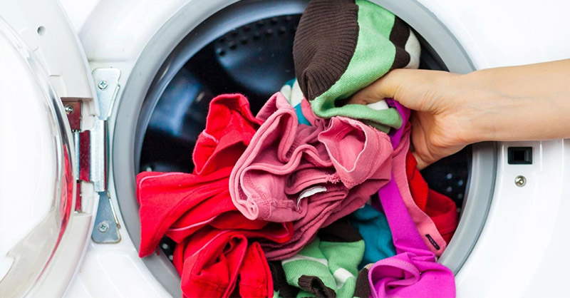 Kiểm tra khối lượng quần áo trong lồng giặt