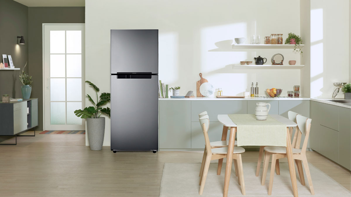 Tủ lạnh Samsung Inverter RT19M300BGS sở hữu kiểu dáng đơn giản, điểm nhấn ấn tượng cho không gian bếp