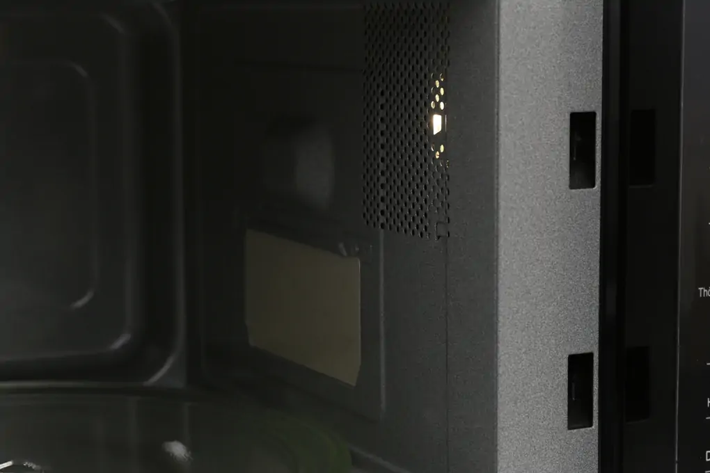 Lò vi sóng Panasonic NN-GD37HBYUE 23 lít 4