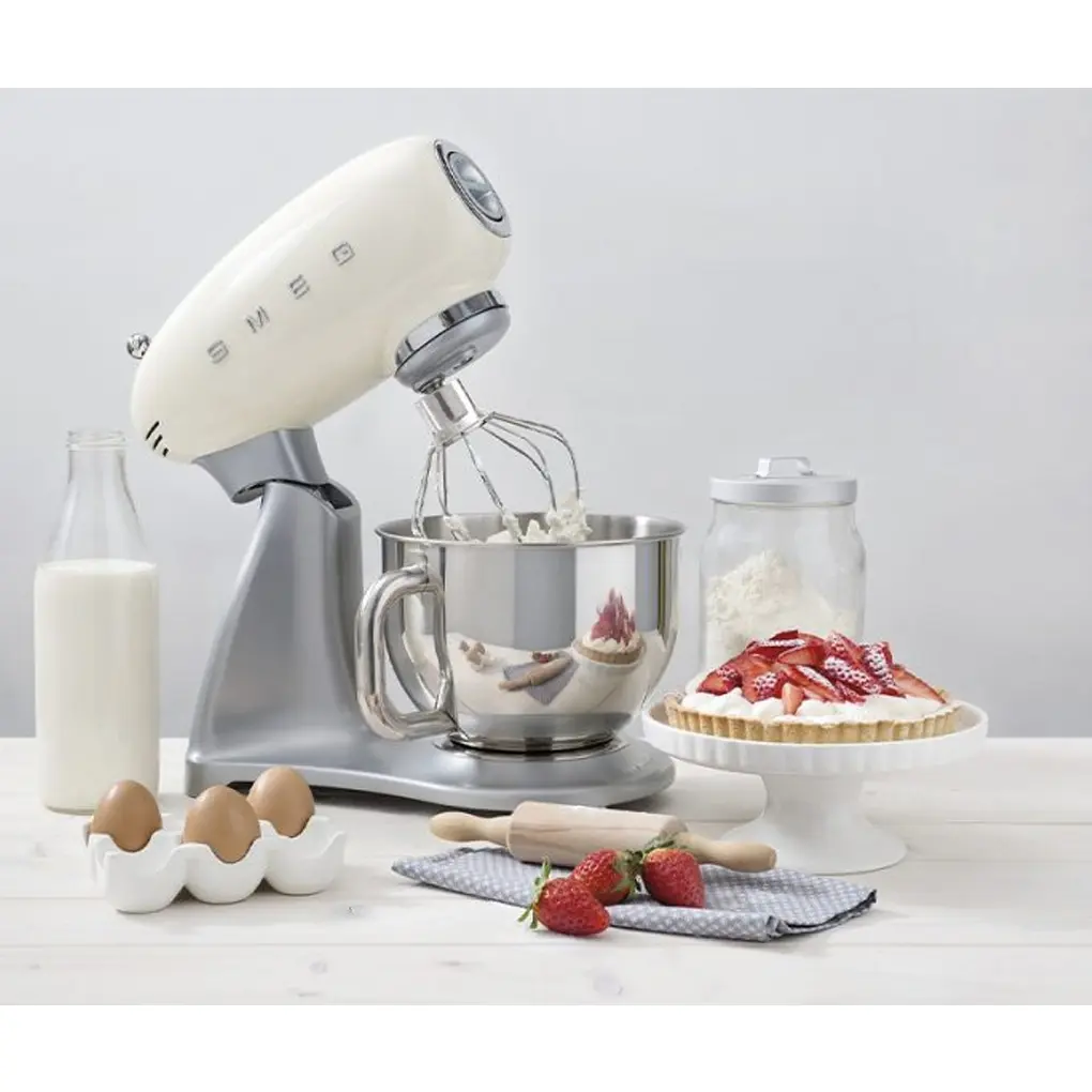 Máy trộn Smeg SMF02CREU, màu kem 800W (Sản phẩm trưng bày)