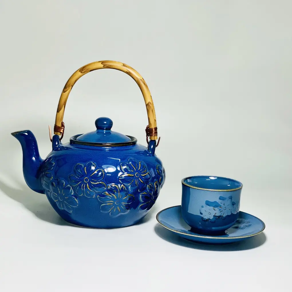 Bộ ấm trà hoa văn chạm nổi (TP003) (Sản phẩm trưng bày)