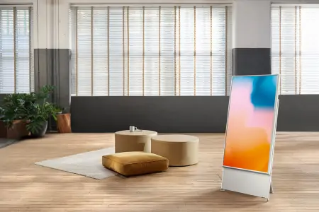 Lifestyle Tivi Samsung SERO QLED 4K 43 Inch QA43LS05B 15