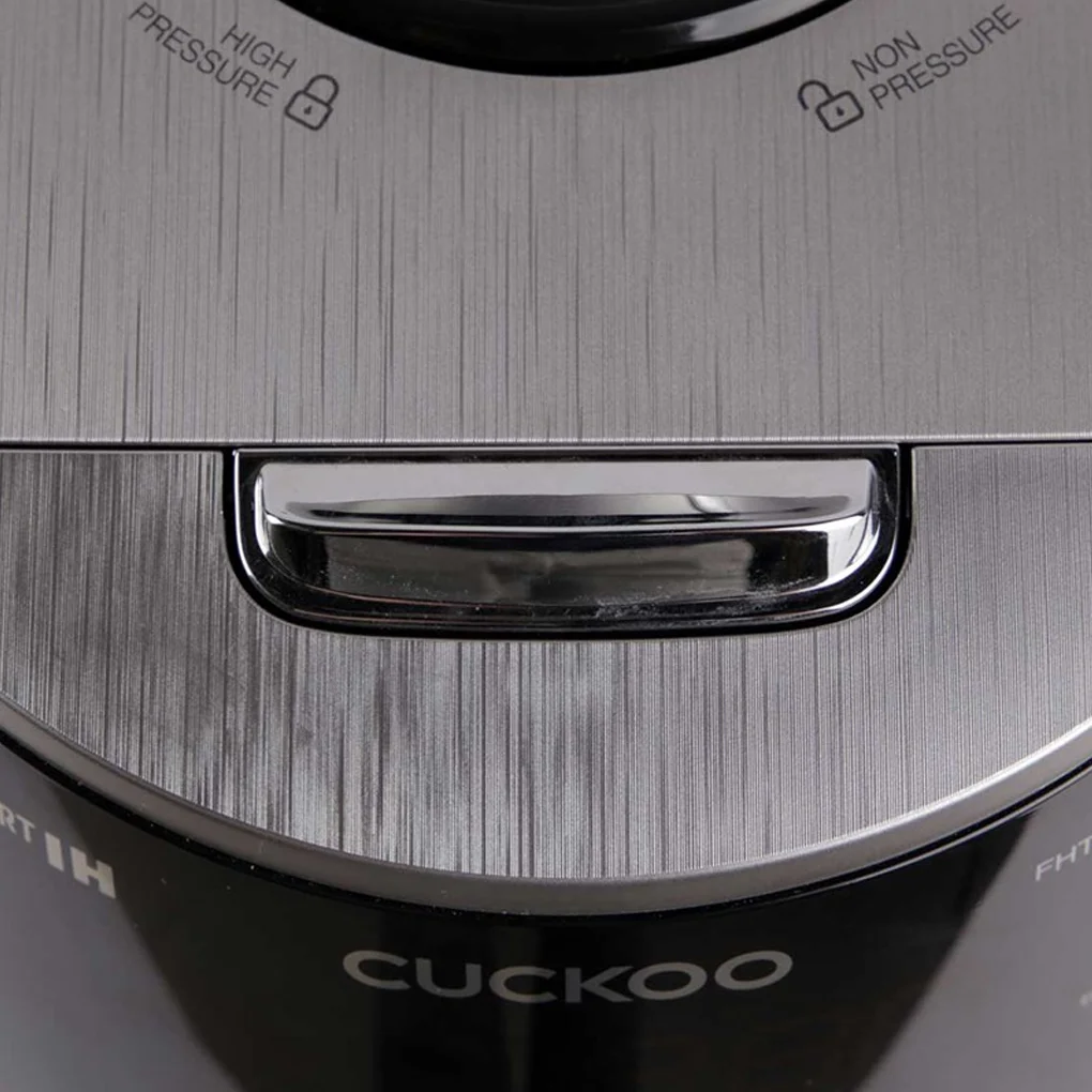 Nồi Cơm Cao Tần Áp Suất Cuckoo CRP-FHTR0609F - Hàn Quốc (Sản phẩm trưng bày)