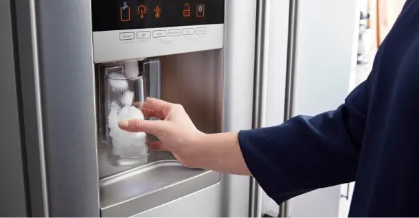 Tủ lạnh lấy đá ngoài có những ưu và nhược điểm gì? Liệu có nên chọn?