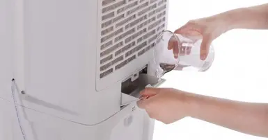 Quạt điều hòa có cần đổ nước không?