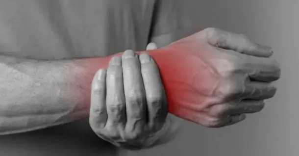 Cách giảm đau cổ tay tại nhà an toàn, hiệu quả