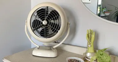 Tại sao quạt điện bám bụi rất nhanh sau một thời gian sử dụng?