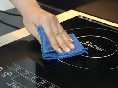 Những mẹo nhỏ giúp bạn giữ bếp điện từ luôn sạch bóng