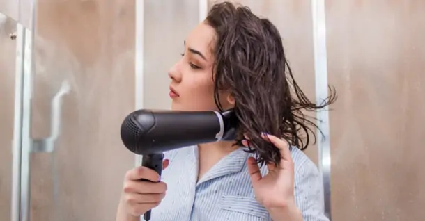 Hướng dẫn lấy tóc ra khỏi máy sấy tóc an toàn