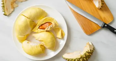 Hướng dẫn 2 cách bổ sầu riêng đơn giản không lo bị gai đâm
