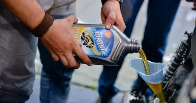 Xe máy bao lâu thay nhớt 1 lần? Những điều cần lưu ý khi thay nhớt xe máy