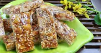 Hướng dẫn 2 cách làm kẹo lạc giòn tan, ngọt bùi chuẩn vị tuổi thơ