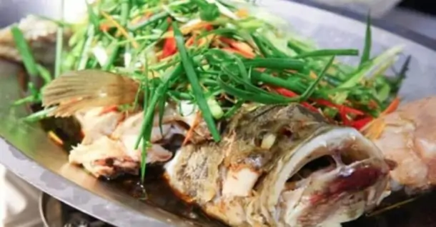 Cách làm cá mú hấp xì dầu ngon ngọt, đúng điệu nhà hàng
