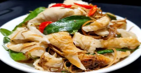 Cách làm gỏi gà xé phay chay bắt vị với 2 công thức đơn giản