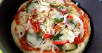 Cách làm đế bánh pizza tại nhà bằng chảo thơm ngon, dễ làm