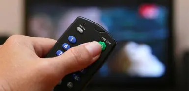 Thói quen tai hại khi tắt tivi mà nhiều người mắc phải