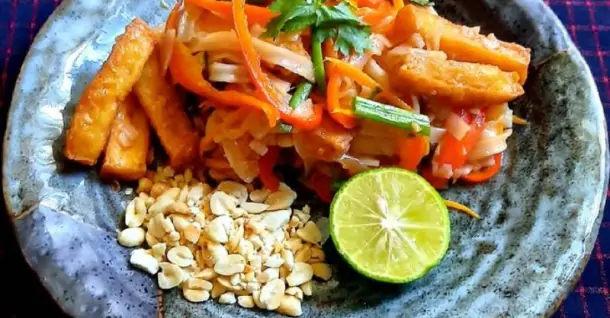Học ngay 2 Cách làm pad Thái chay ngon đúng điệu