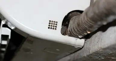 Ống đồng máy lạnh bị rỉ nước có sao không? Nguyên nhân và cách khắc phục