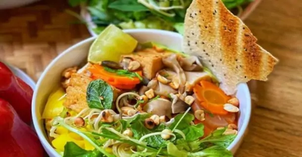 Cách nấu mì quảng chay đậm vị miền Trung, thanh đạm dễ ăn