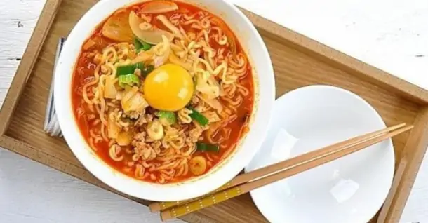 Cách nấu mì tôm bằng lò vi sóng: Trend tiện lợi ai cũng mê