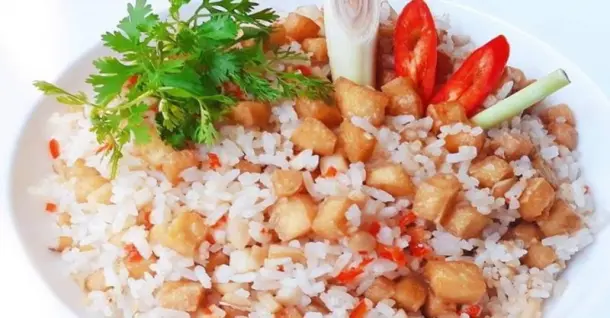 Cách làm cơm chiên chay với sả muối ớt tỏi thơm ngon khó cưỡng
