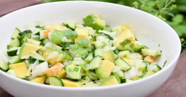 Cách làm salad bơ chay thanh mát, bổ dưỡng, phù hợp ăn kiêng