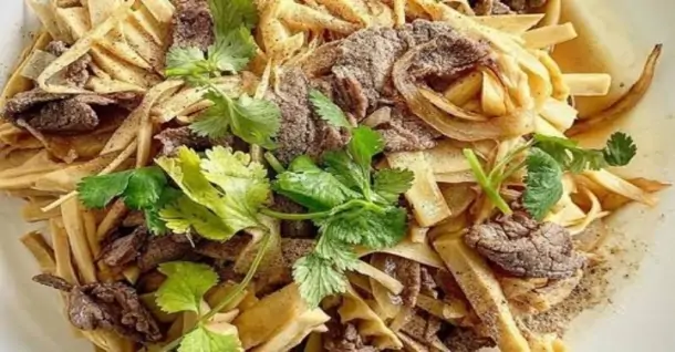 Cách làm thịt bò xào măng tươi và măng khô dân dã, thơm ngon