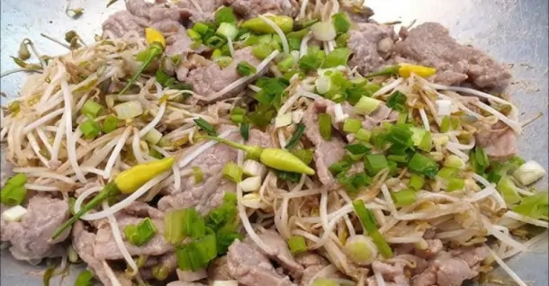 Cách làm thịt bò xào giá đỗ chuẩn vị: Thịt mềm, giá giòn ngon
