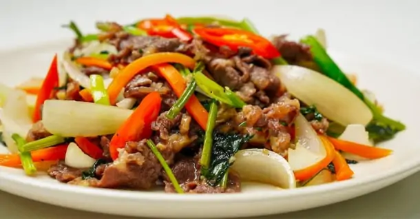 Cách làm thịt bò xào cà chua thơm mềm hấp dẫn, cực đưa cơm