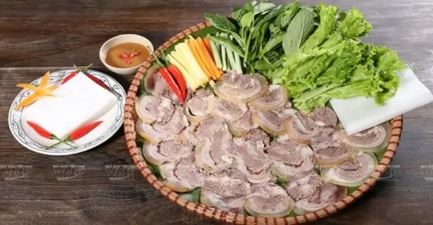 Cách làm bò tơ cuộn rau rừng thơm ngon, dân dã, cực cuốn