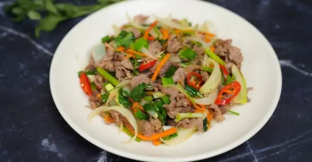 Cách làm thịt bò xào cần tỏi thơm mềm đậm vị, cực nhanh gọn