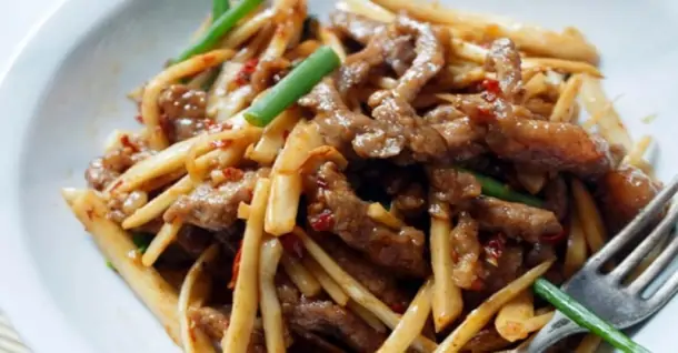 Cách làm bò xào gừng thơm ngon, ấm bụng đơn giản tại nhà