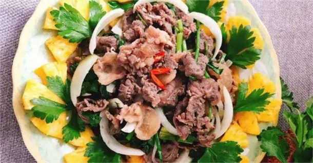 Cách làm bắp bò xào thơm chua ngọt hấp dẫn tại nhà