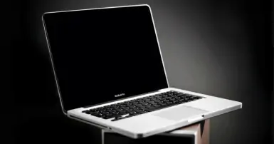 Nguyên nhân màn hình Macbook bị đen? Tham khảo cách khắc phục hiệu quả