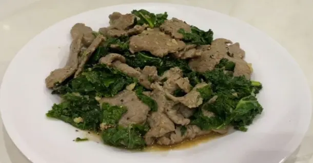 Cách làm cải xoăn xào thịt bò đơn giản, thanh nhẹ vẫn đủ chất
