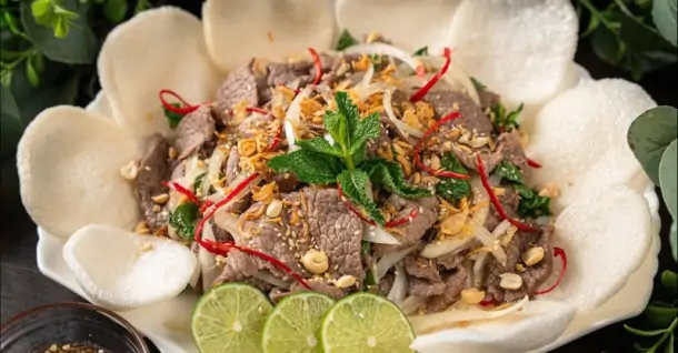 Cách làm gỏi bò hành tây tại nhà giòn ngon, không hăng