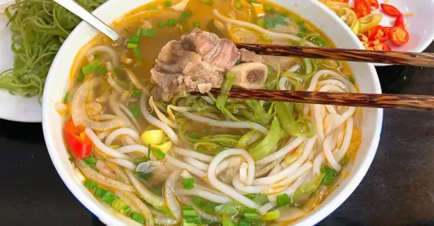 Cách nấu bún sườn bò đậm đà, ngọt thanh chuẩn vị tiệm