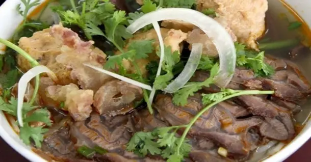 Cách làm bún bò gân thơm ngon chuẩn vị Huế đơn giản tại nhà