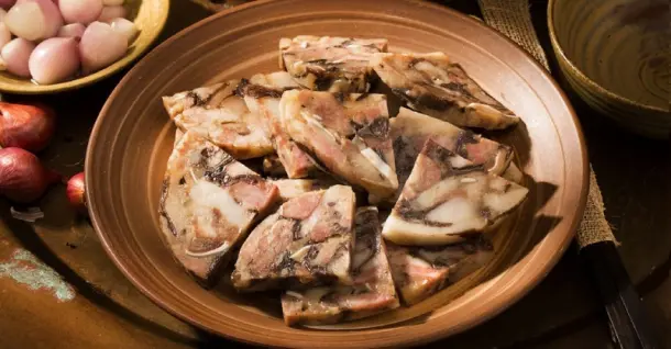Cách làm giò thủ bằng chai nhựa đơn giản, không cần khuôn