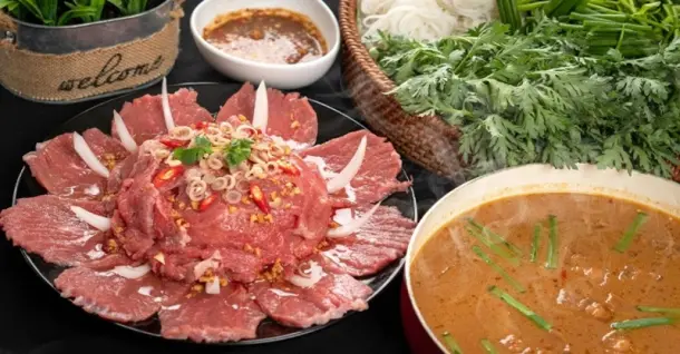 Cách làm món lẩu bò nhúng mắm ruốc đậm đà, thơm lừng chuẩn vị