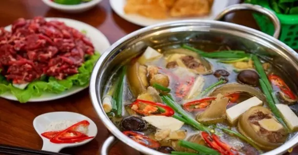 Cách nấu lẩu đuôi bò thuốc bắc bằng nồi áp suất nhanh mềm