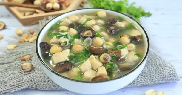 Cách nấu canh gà hạt sen thanh mát, bổ dưỡng, tốt cho giấc ngủ