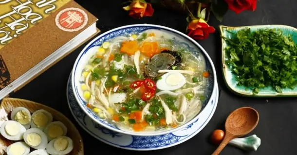 Cách nấu súp gà ngô nấm bổ dưỡng, chuẩn ngon như tiệm